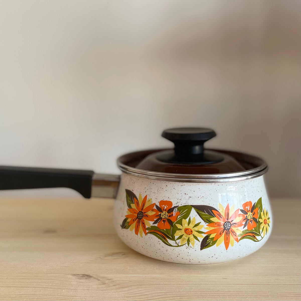 Vintage Enamel Pot – Sacredhomeandhearth