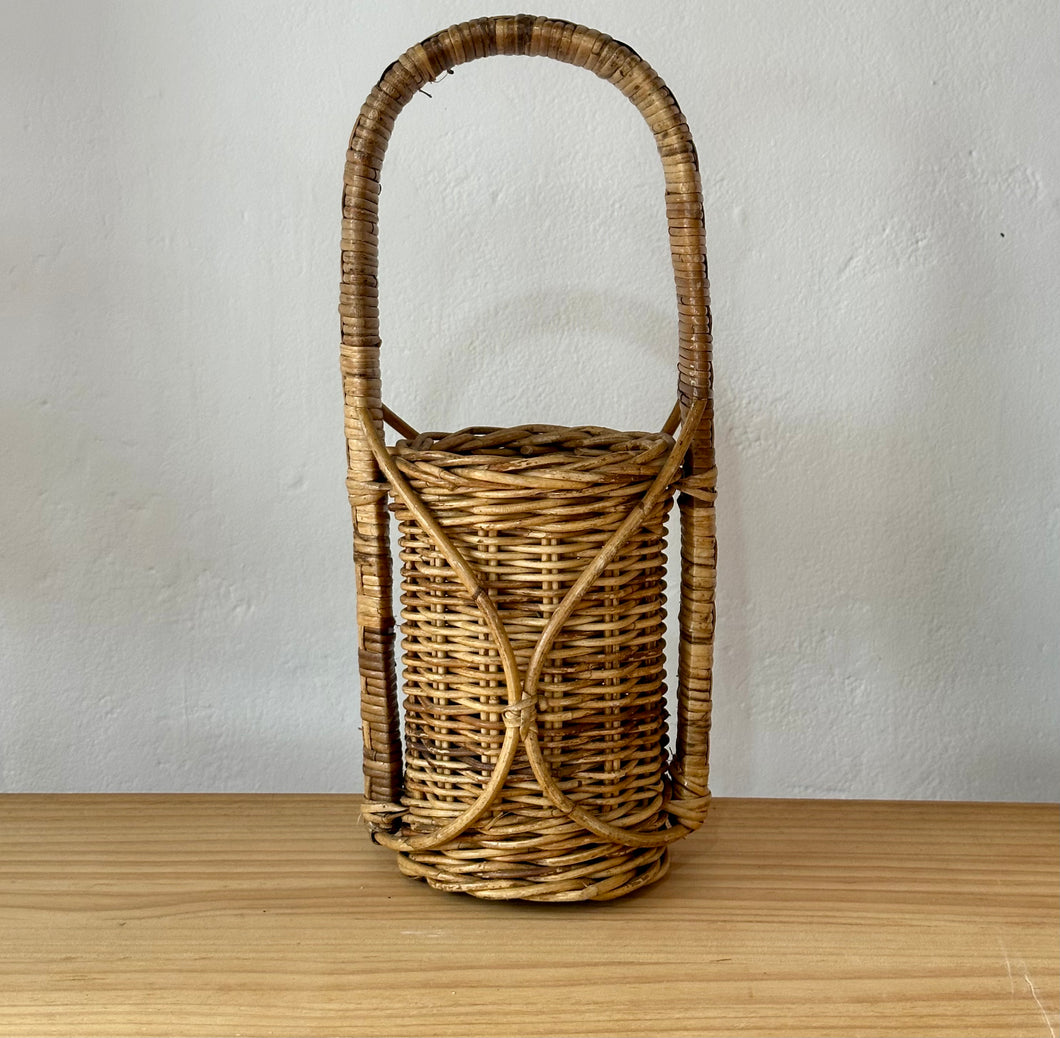 Rattan wine bottle holder