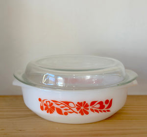 Pyrex Agee Floral Banner lidded dish