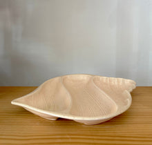 Ceramic shell divided dish