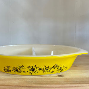 Agee Pyrex yellow Flannel flower divided dish