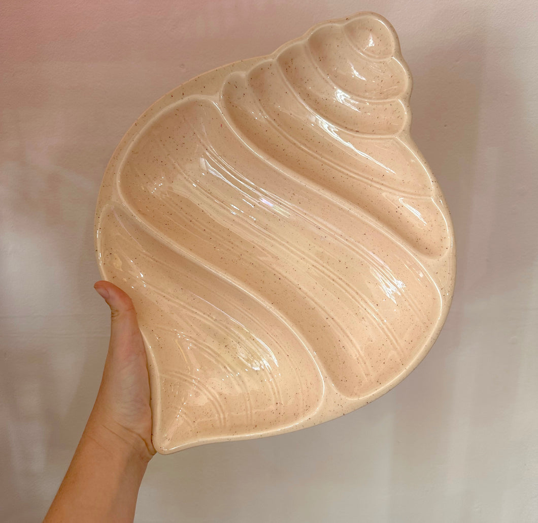 Ceramic shell divided dish