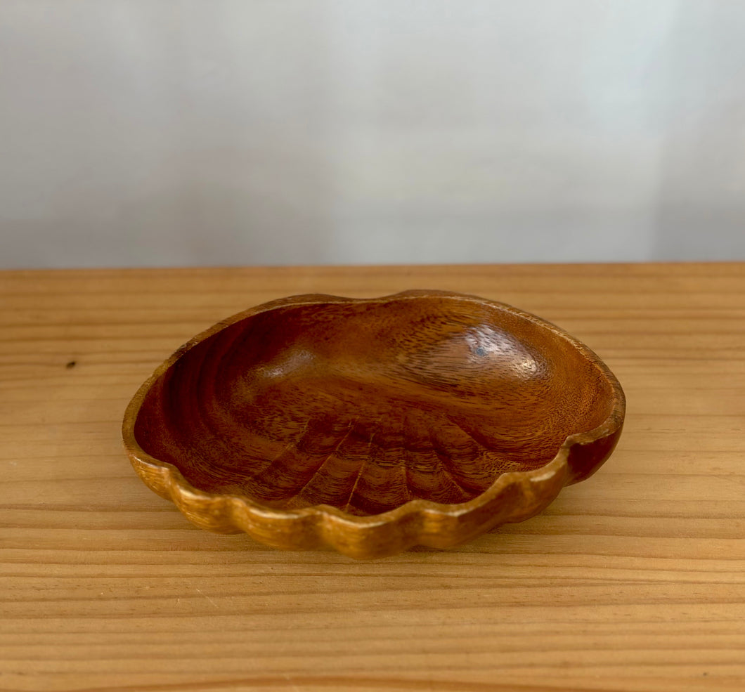 Wooden shell bowl