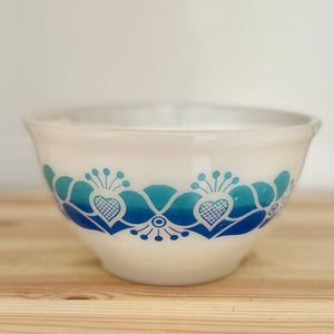 Pyrex Folk Art 7” bowl