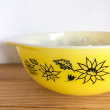Pyrex Flannel Flowers large mixing bowl OMB912