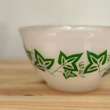 Pyrex Green Ivy leaf bowl