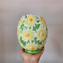 Daisy vase