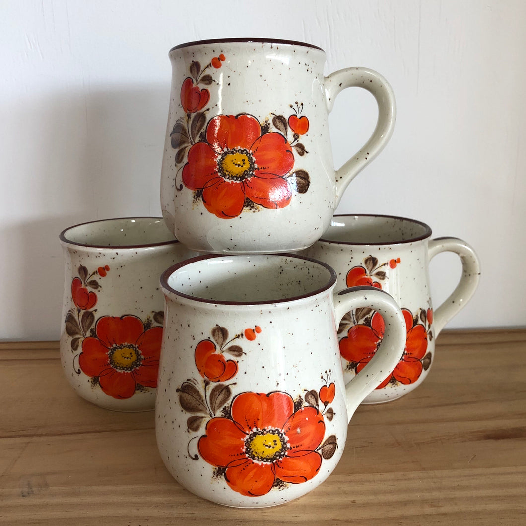 Set of 4 floral mugs