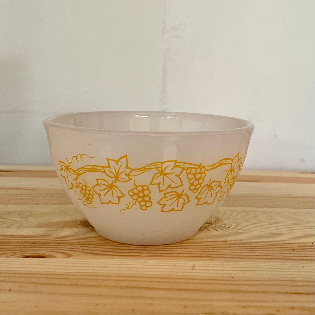 Pyrex 5” Vine bowl
